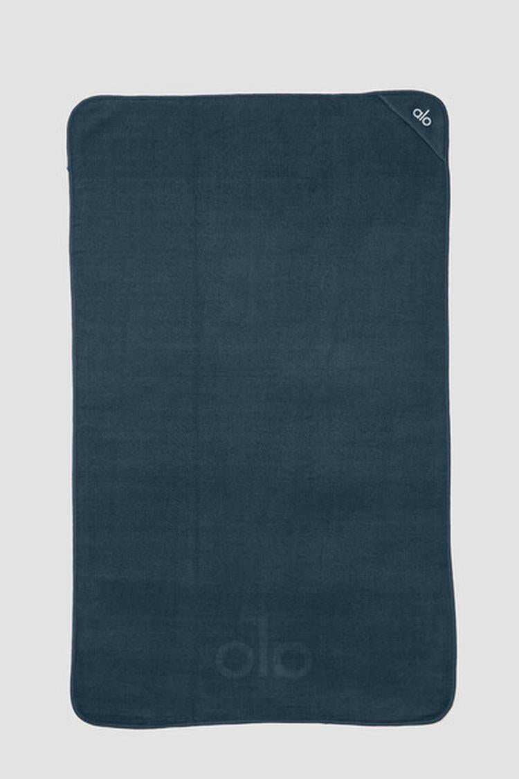 PERFORMANCE NO SWEAT HAND TOWEL