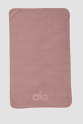 PERFORMANCE NO SWEAT HAND TOWEL