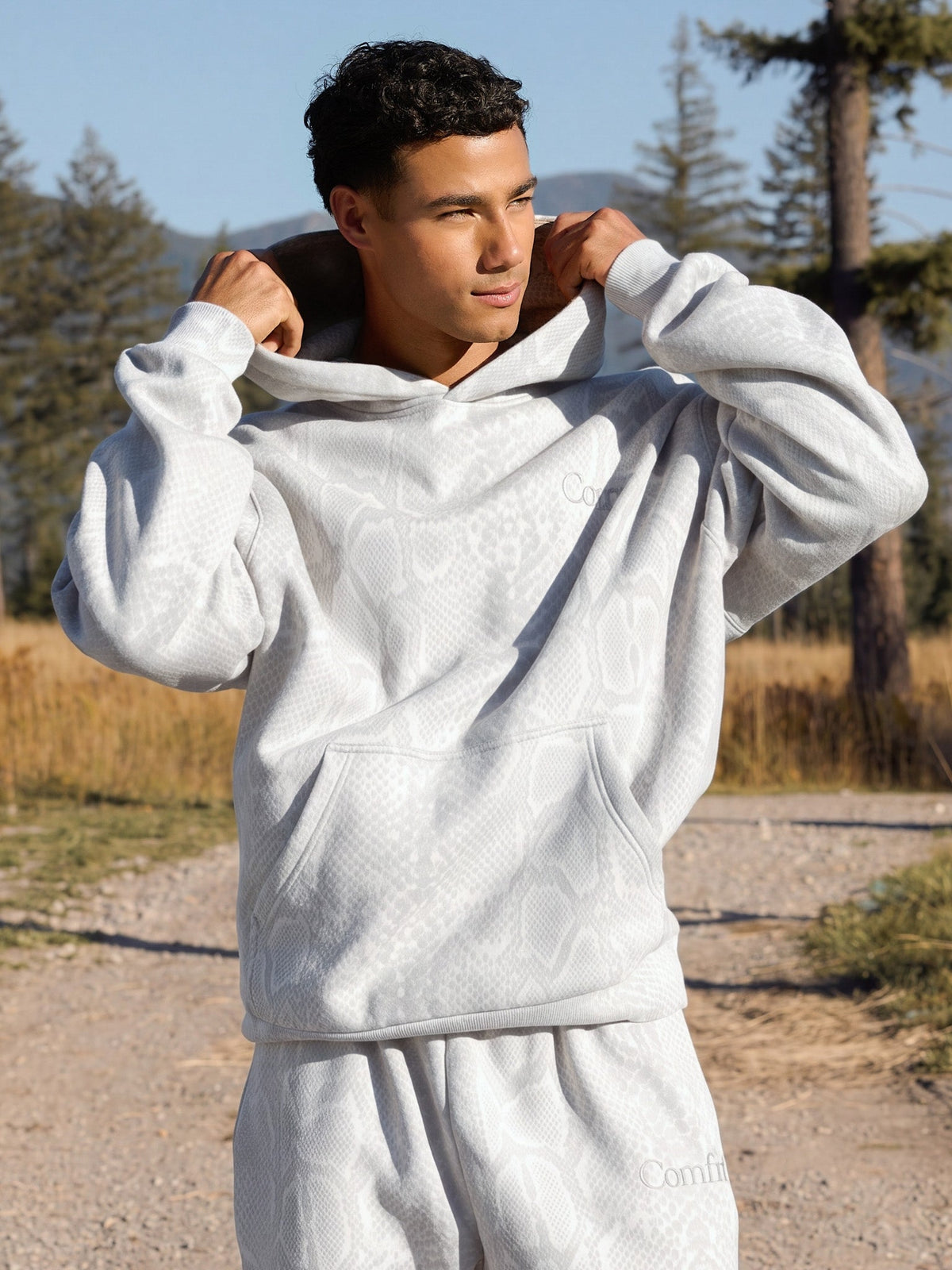 Minimalist Hoodie – Mega