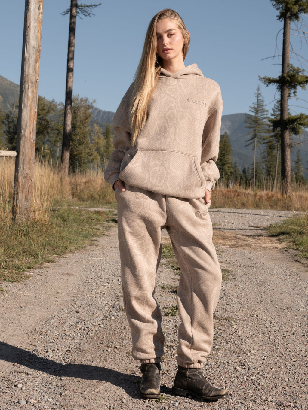 Minimalist Hoodie – Mega