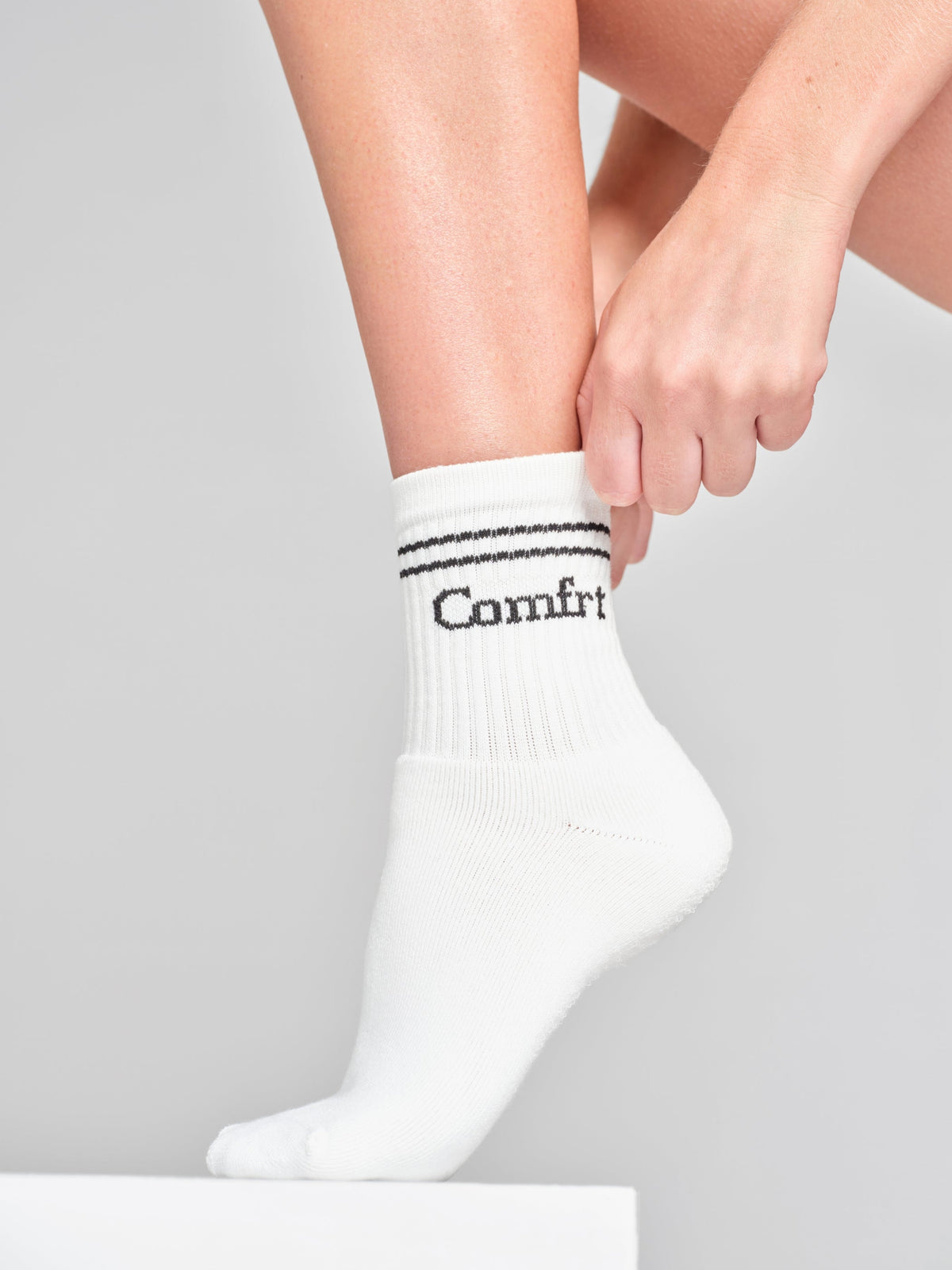 Stripe Trim Ankle Socks