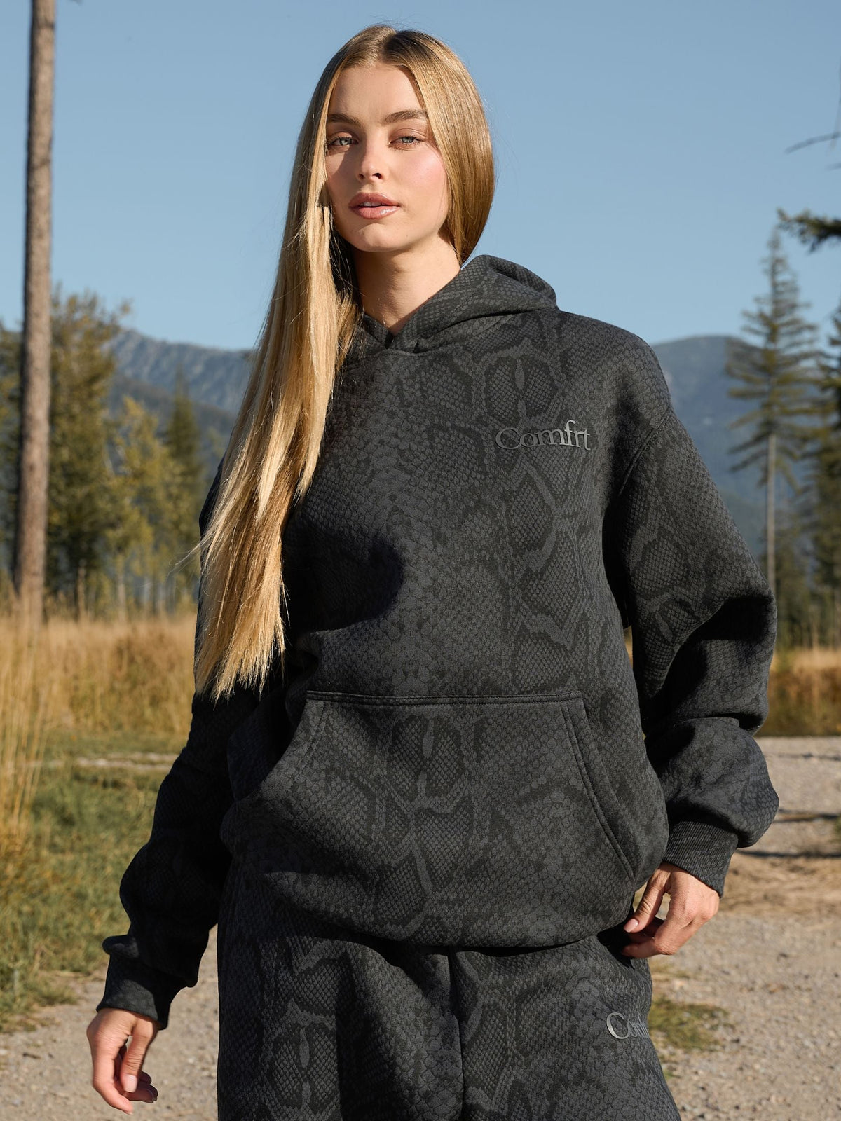 Minimalist Hoodie – Mega