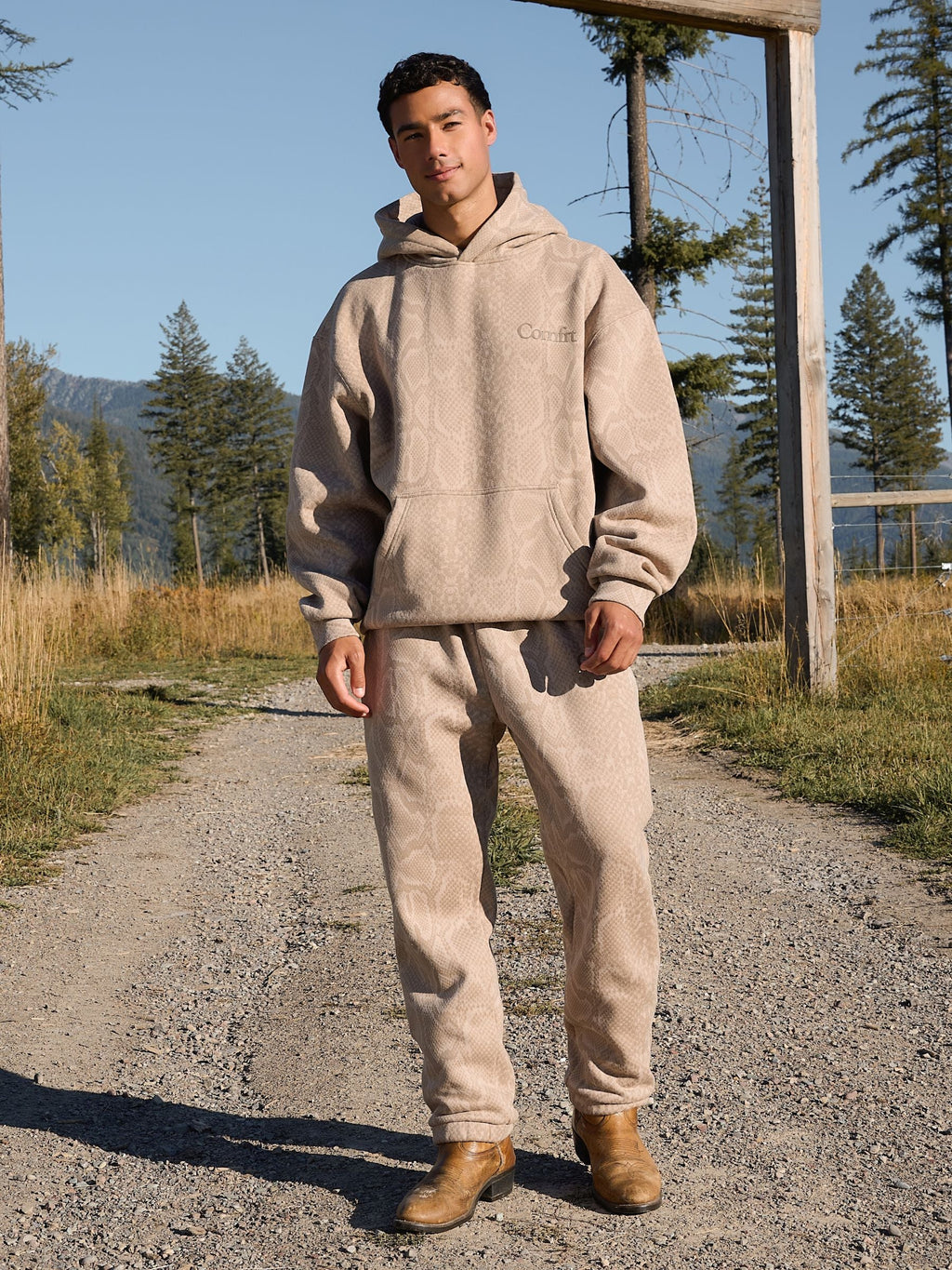 Minimalist Hoodie – Mega