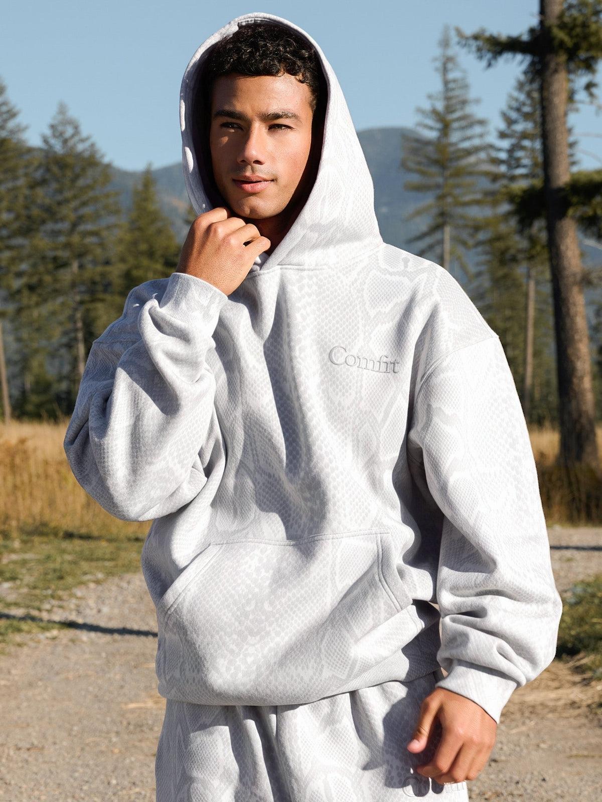 Minimalist Hoodie – Mega