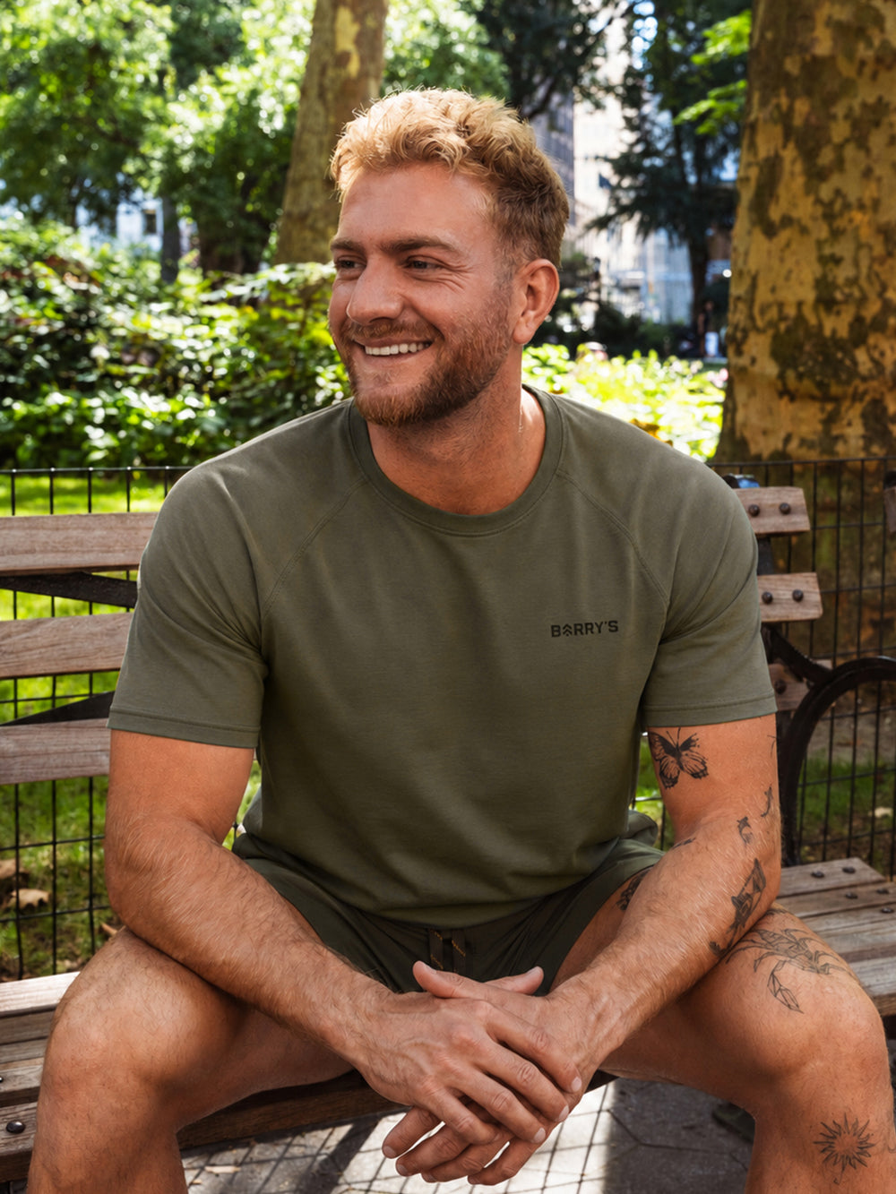 BARRY'S ARMY GREEN SPRINT TEE