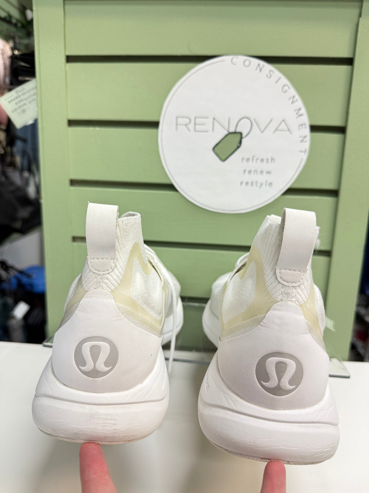 Lululemon Chargefeel Mid Runners (Womens 11)