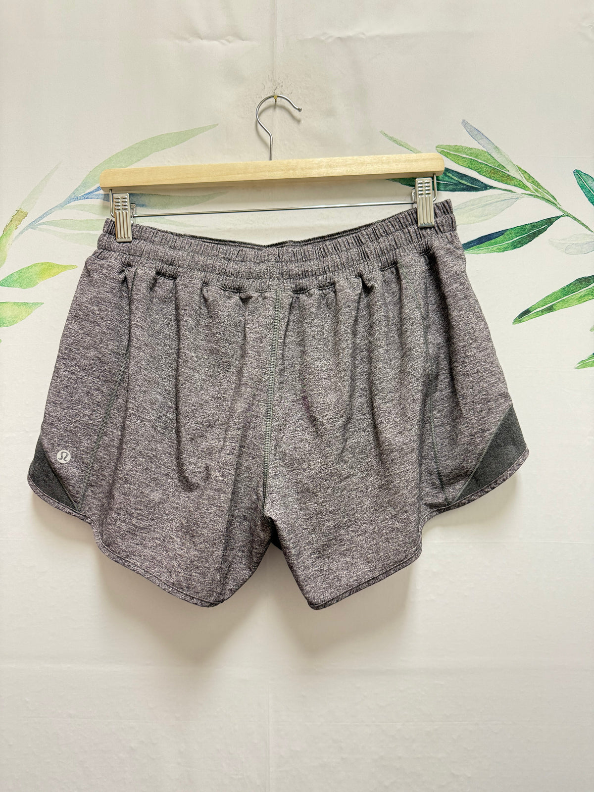 Lululemon Hotty Hot LR Short 4” (12)