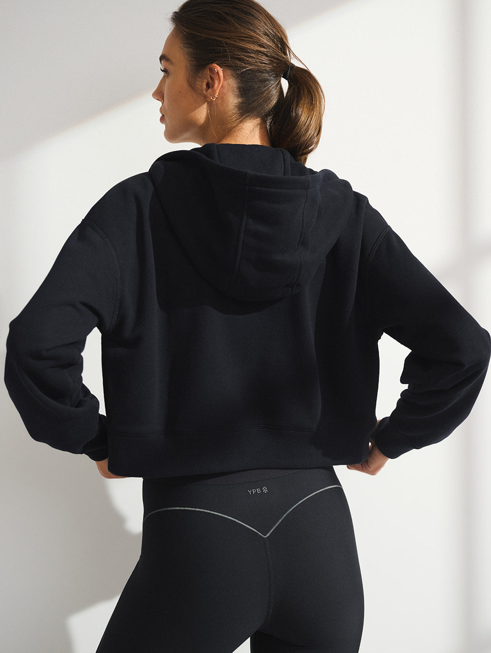 BARRY'S X YPB BLACK 6AM ON THE GO JACKET