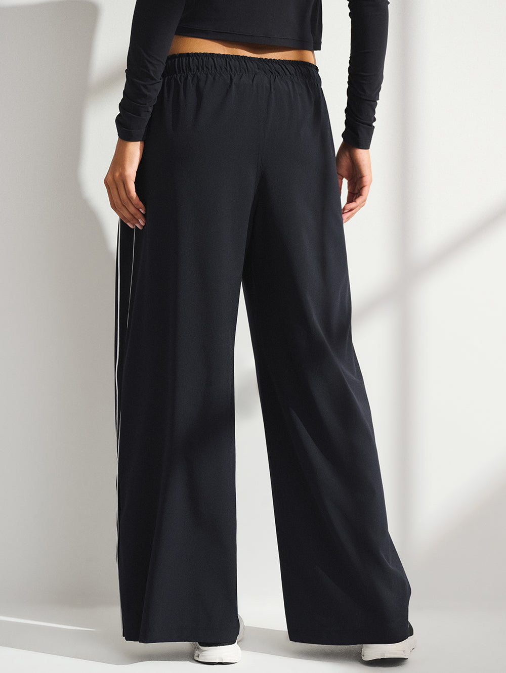BARRY'S X YPB BLACK MOTIONTEK TRACK PANT