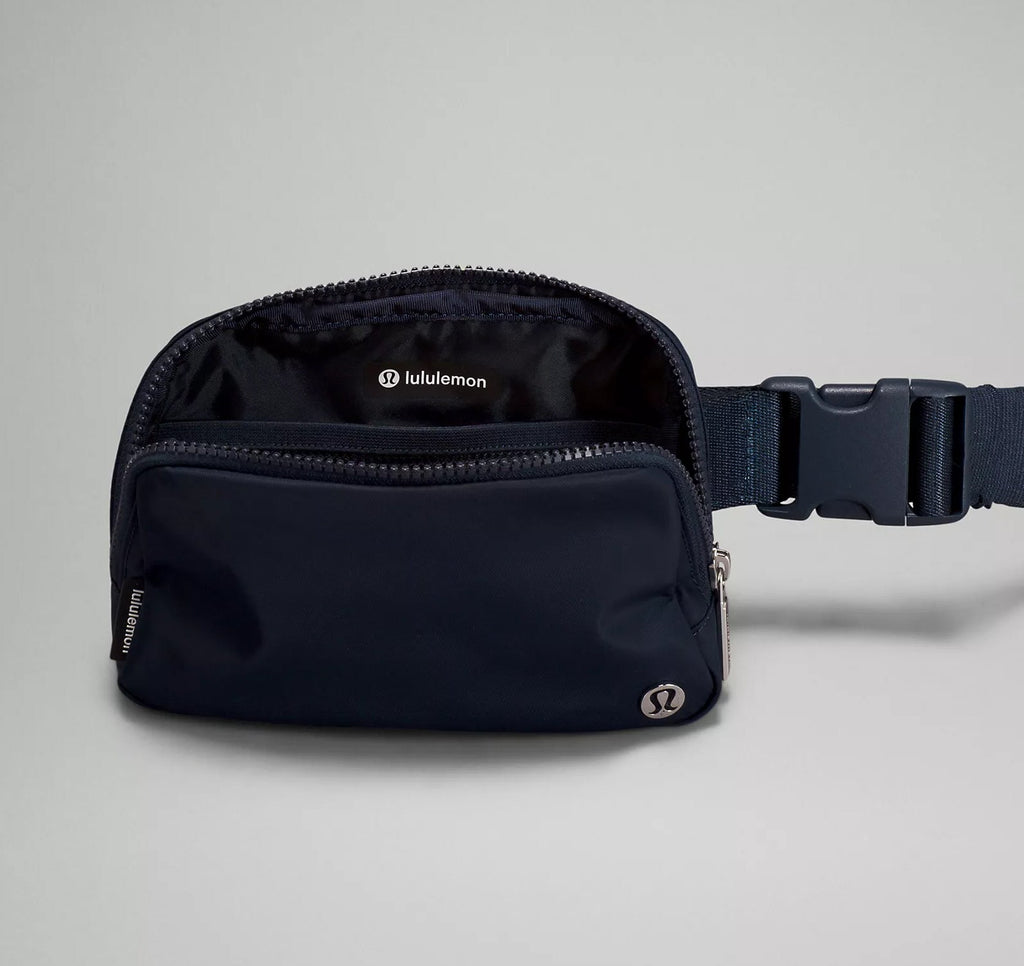 Sigma Delta Tau lululemon Everywhere Belt Bag - True Navy