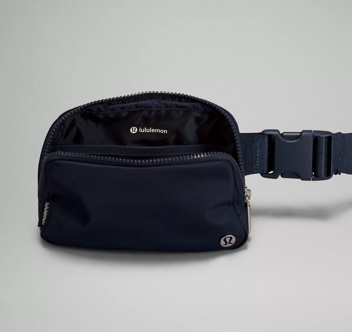 Sigma Delta Tau lululemon Everywhere Belt Bag - True Navy