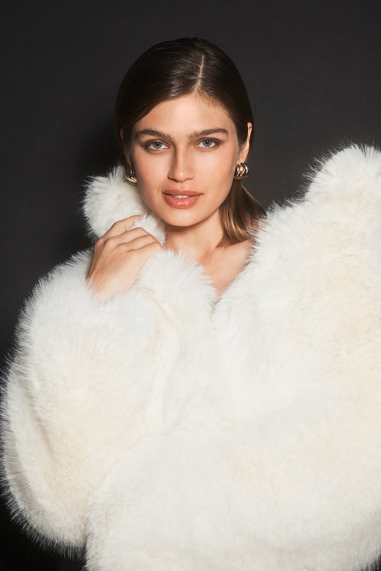 Chaqueta corta de piel sintética opulenta - Marfil
