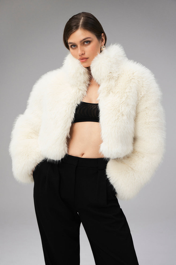 Chaqueta corta de piel sintética opulenta - Marfil