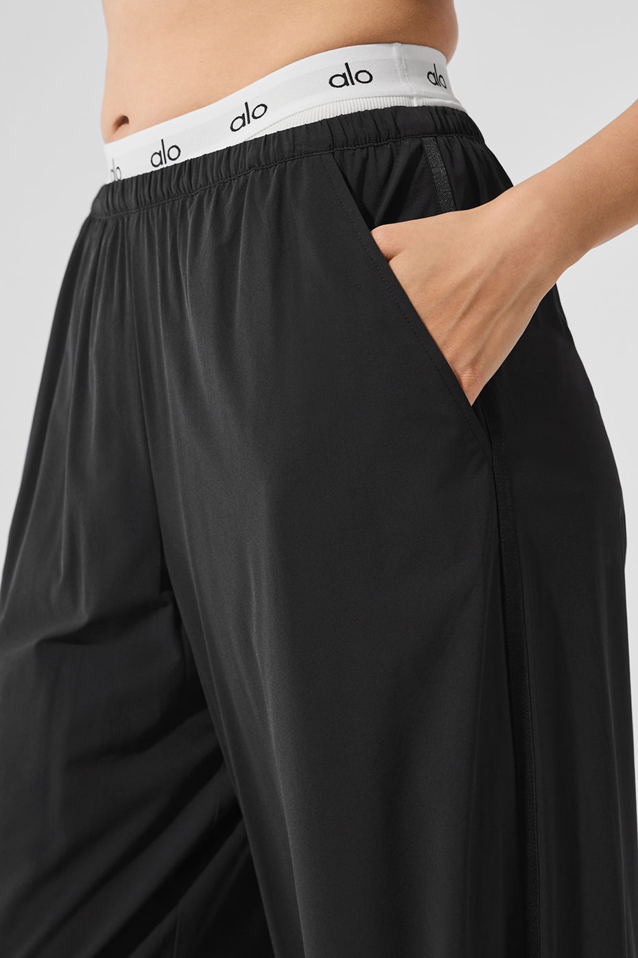 AloBreezy Wide Leg Pant (Long) - Black