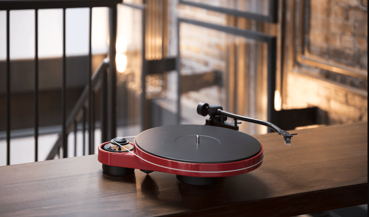 ProJect RPM 3 Carbon Turntable with Ortofon 2M Silver Cartridge