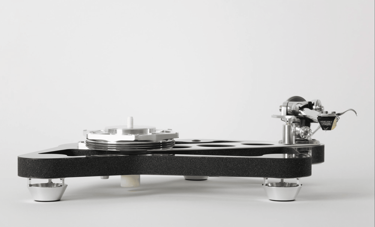 Rega Naia Reference Turntable with Optional Aphelion 2 MC Cartridge