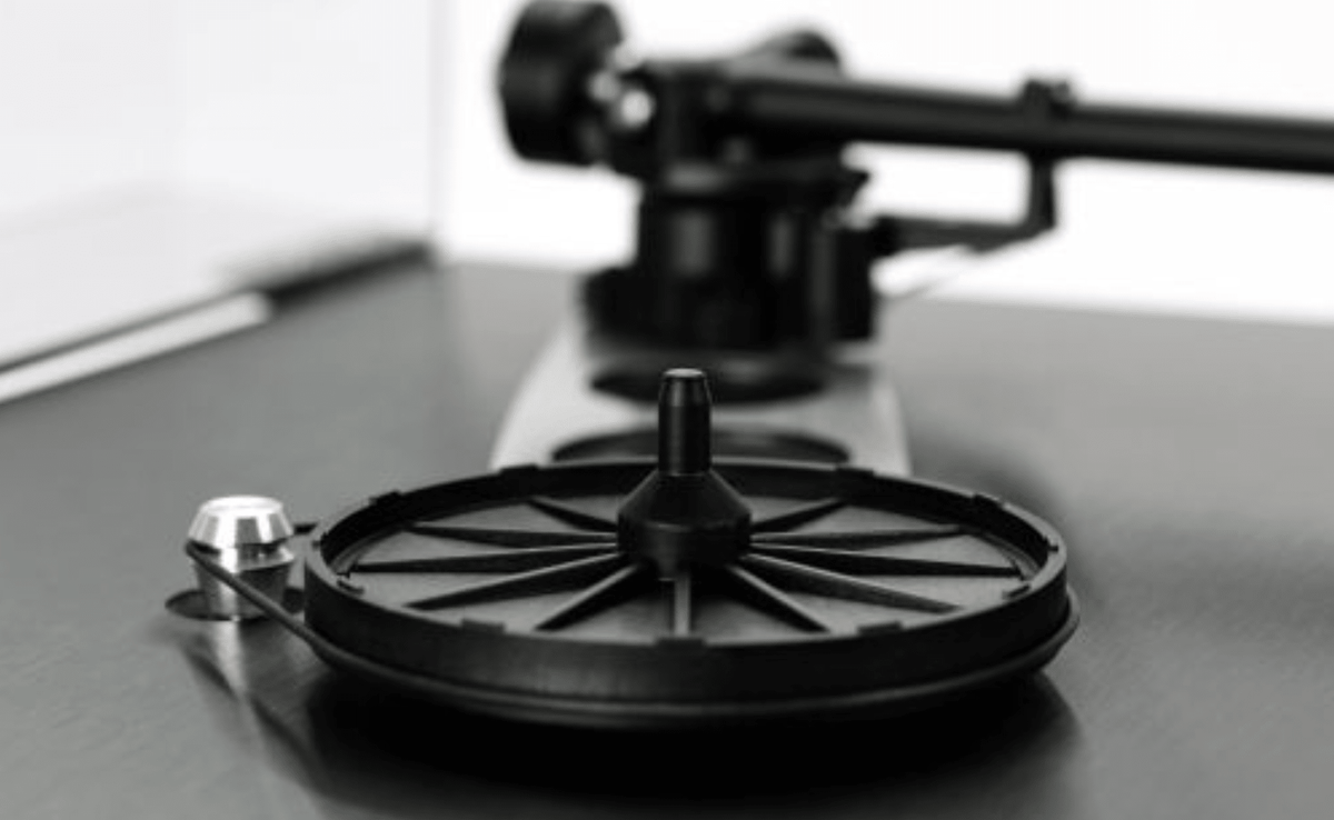 Rega Planar 3 RS Special Edition with ND5 in Brushed Aluminium Black